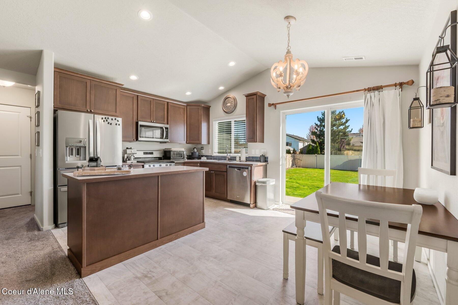 892 E Allenby Ct