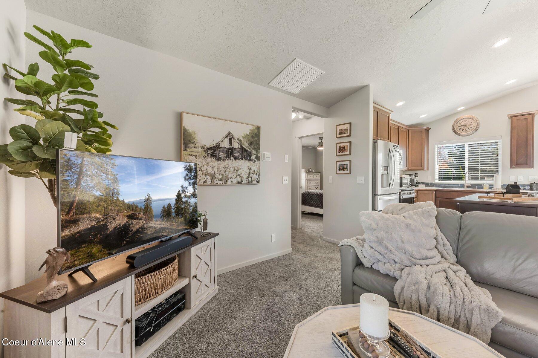 892 E Allenby Ct