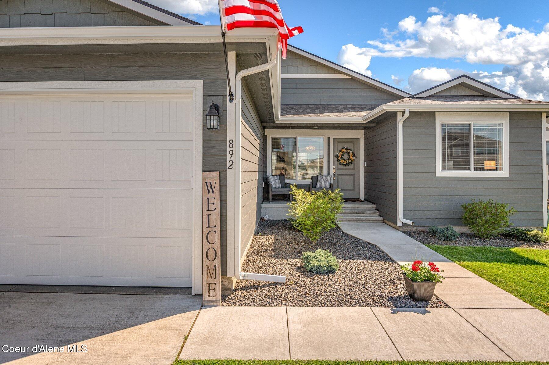 892 E Allenby Ct