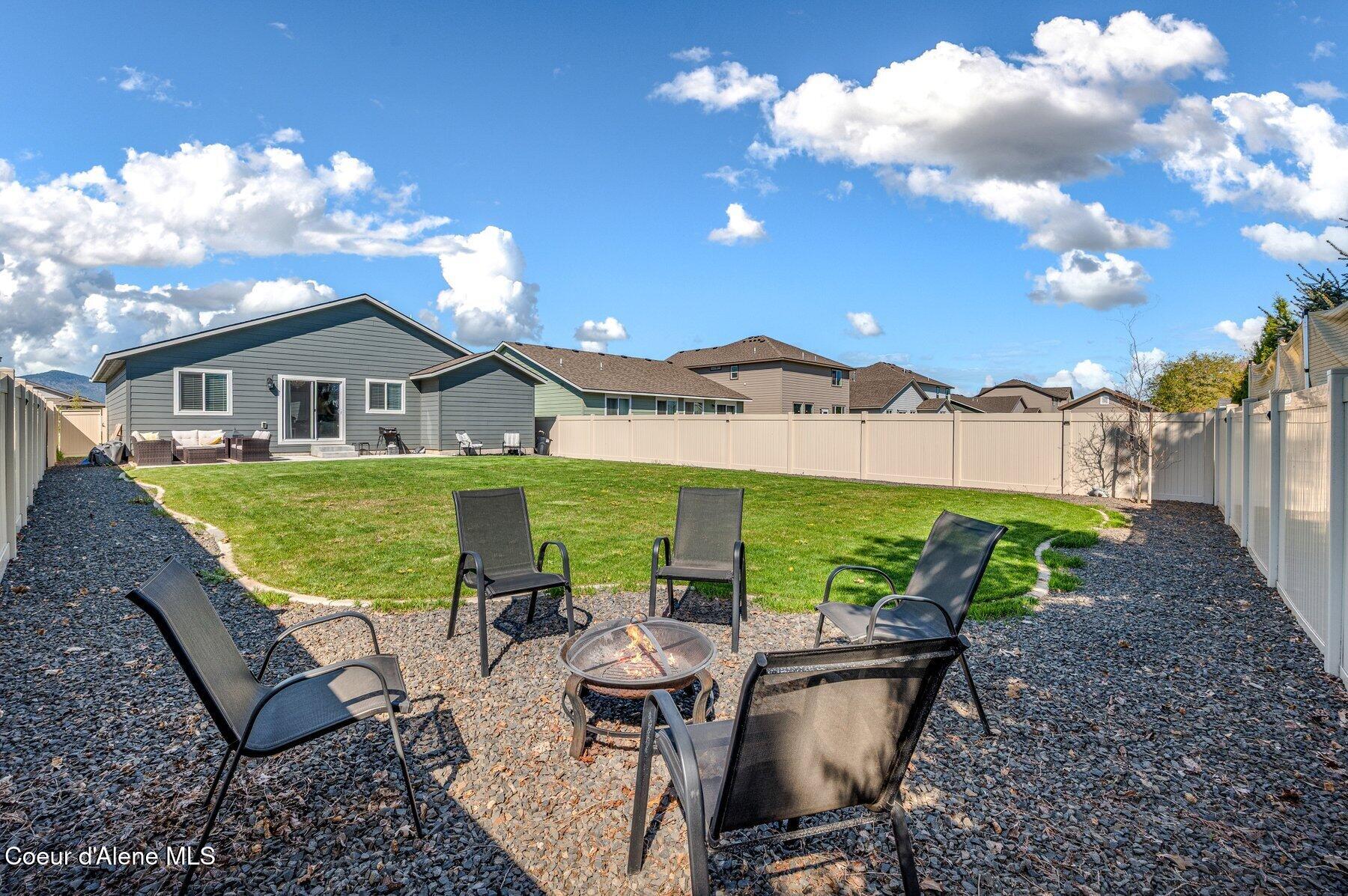 892 E Allenby Ct