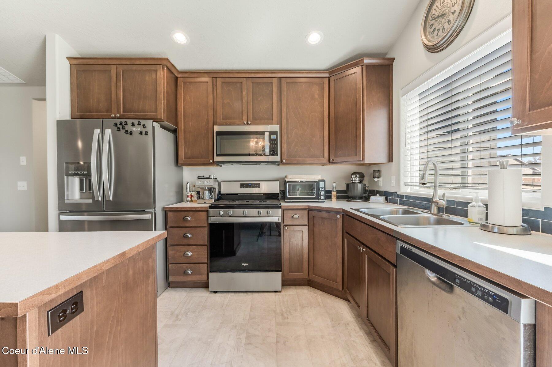 892 E Allenby Ct