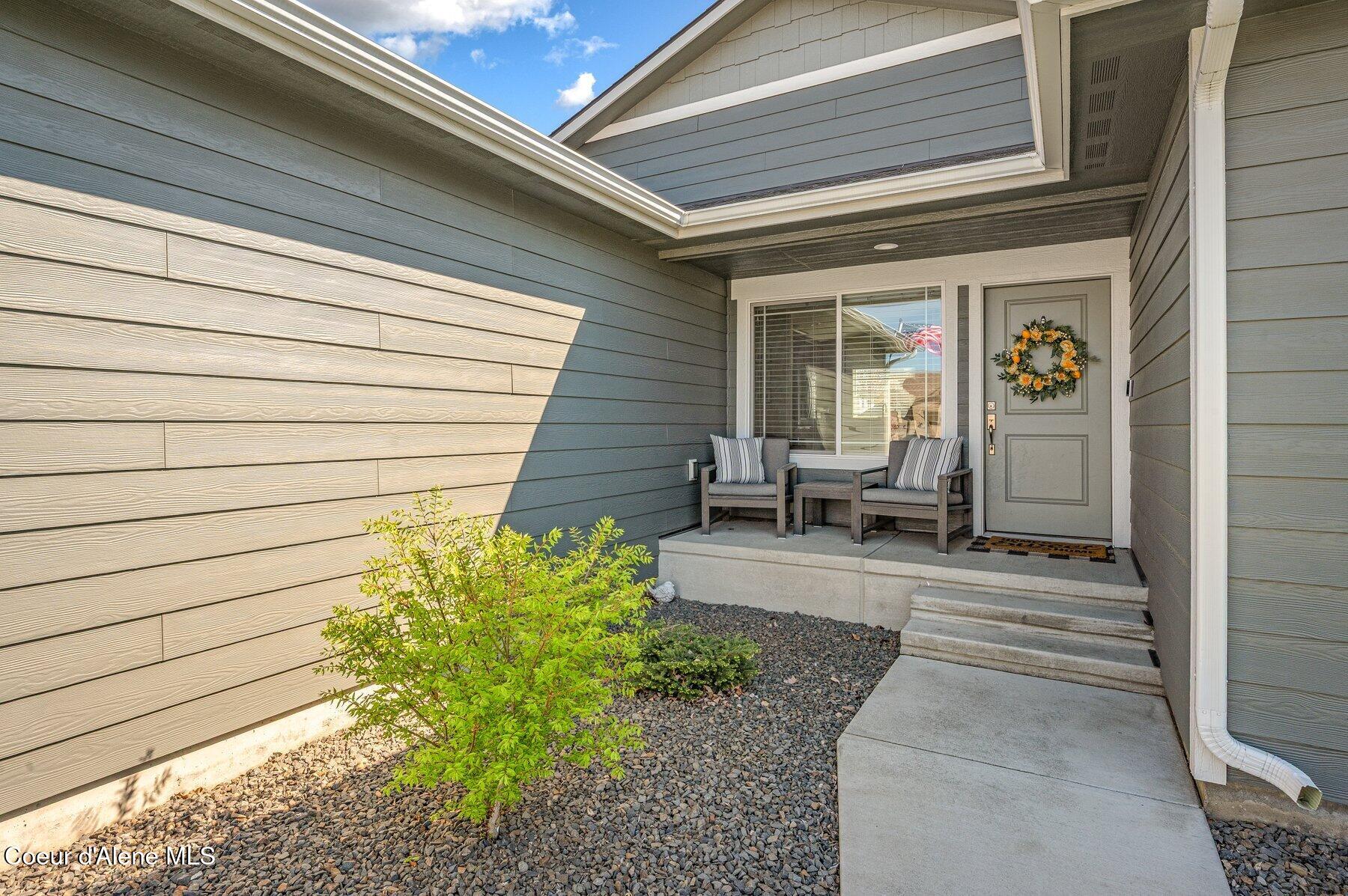 892 E Allenby Ct