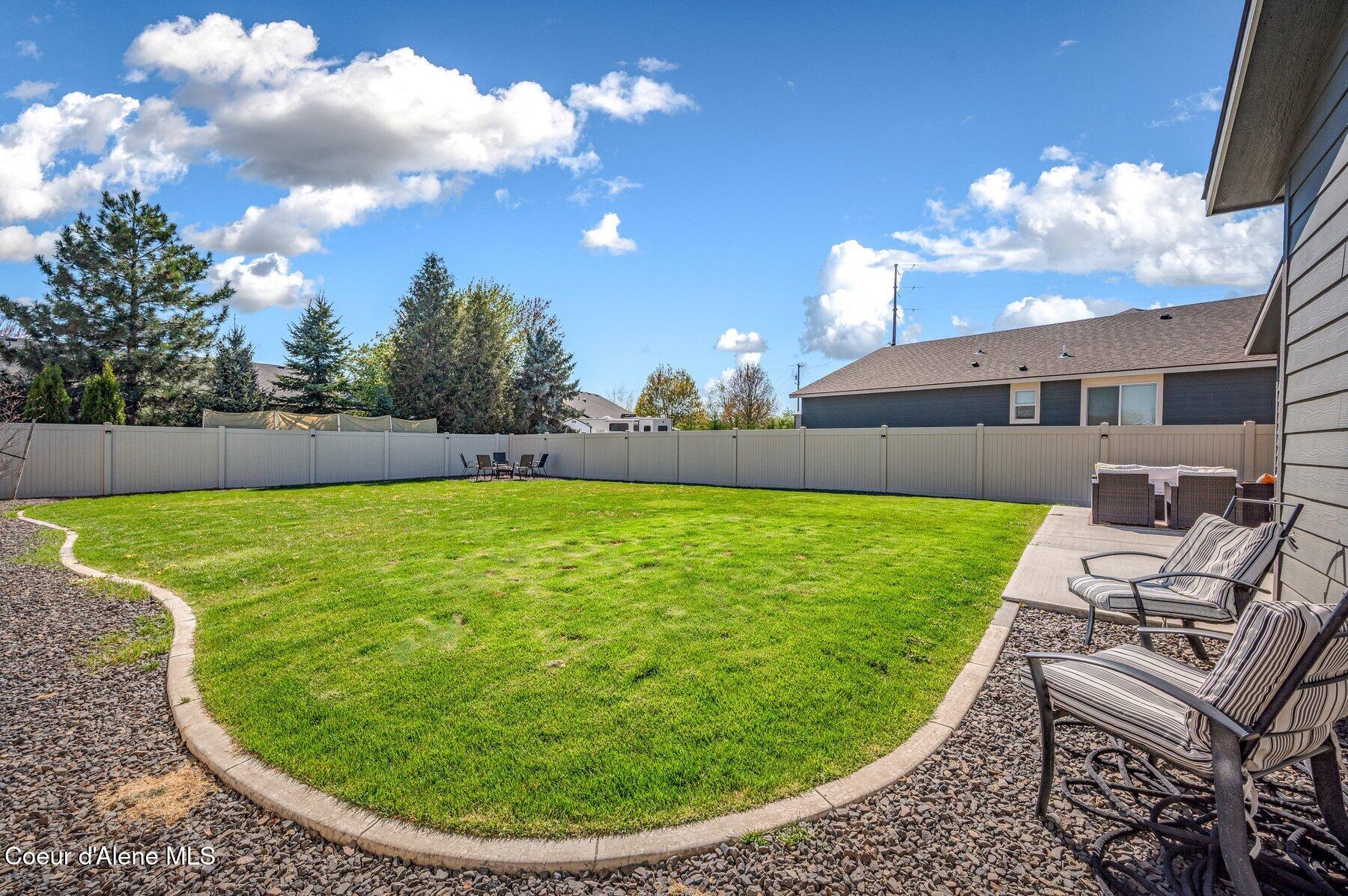 892 E Allenby Ct