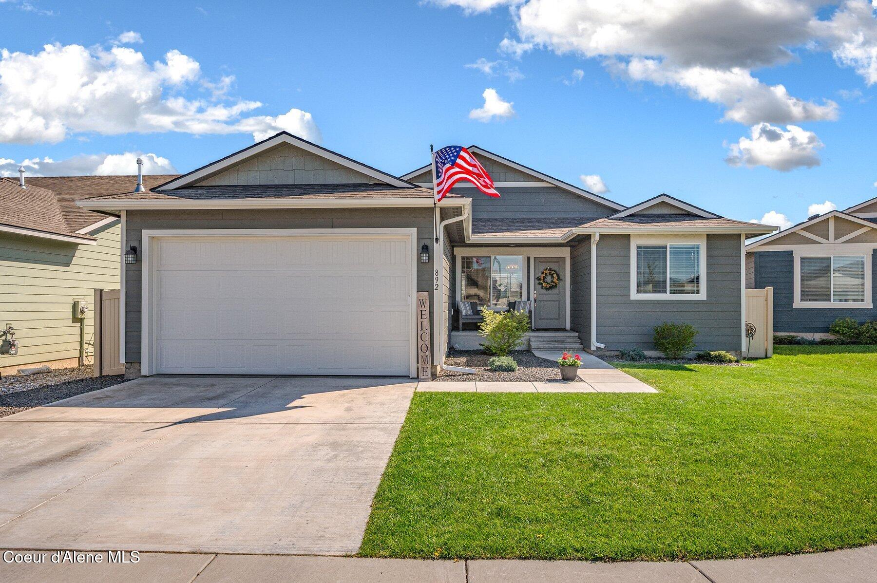 892 E Allenby Ct
