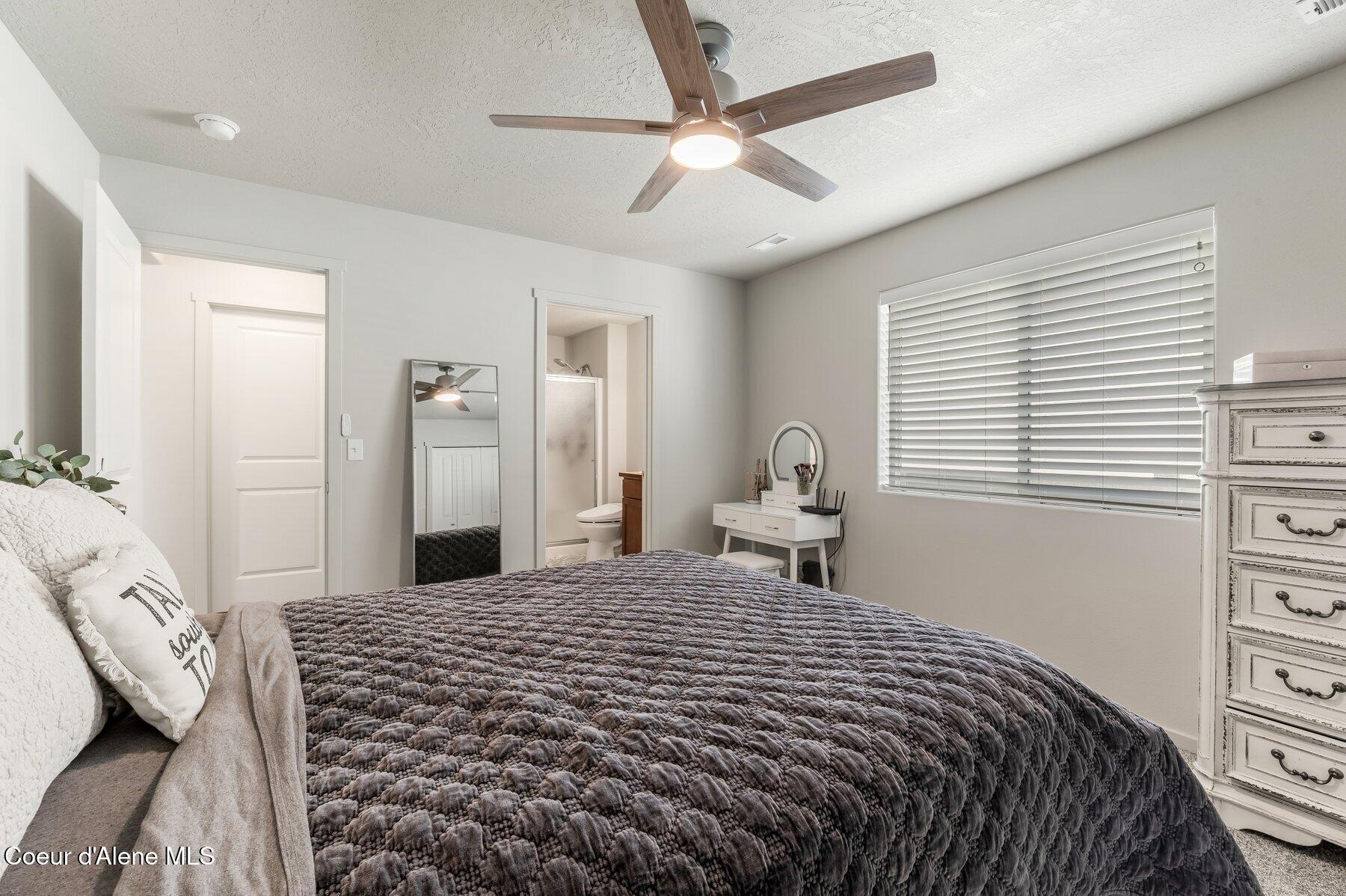 892 E Allenby Ct