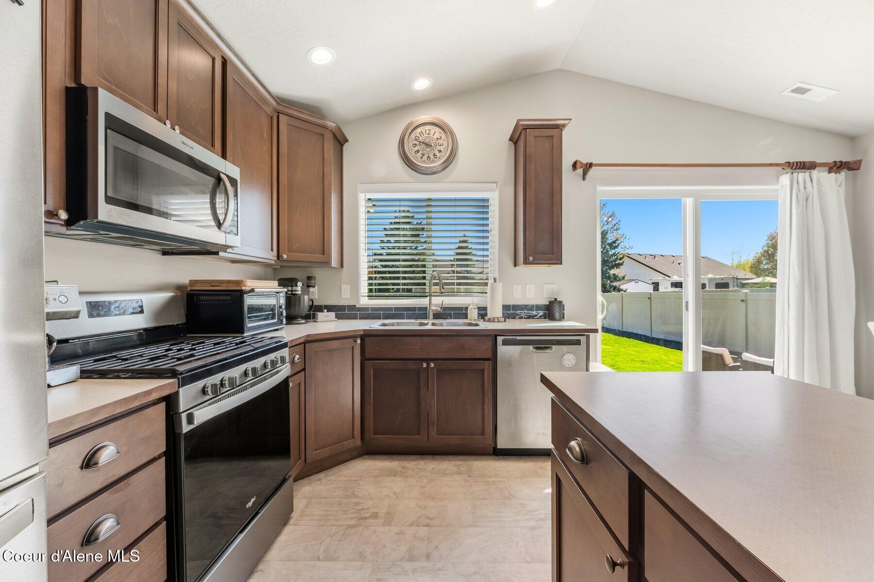 892 E Allenby Ct