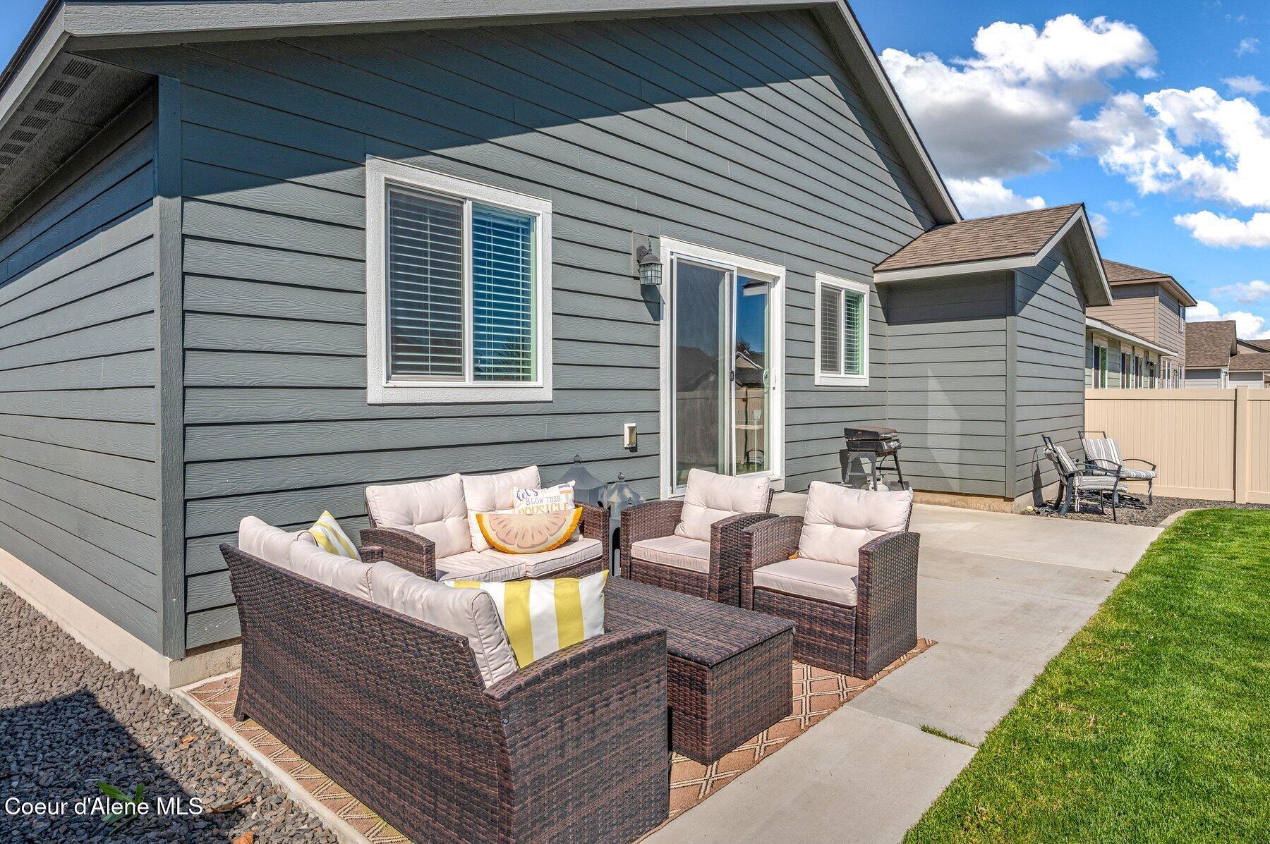892 E Allenby Ct