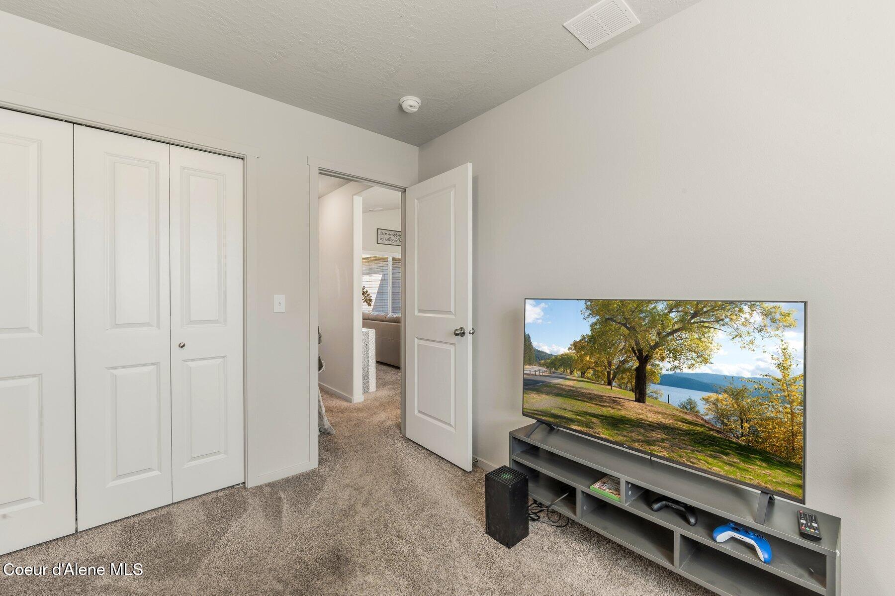 892 E Allenby Ct