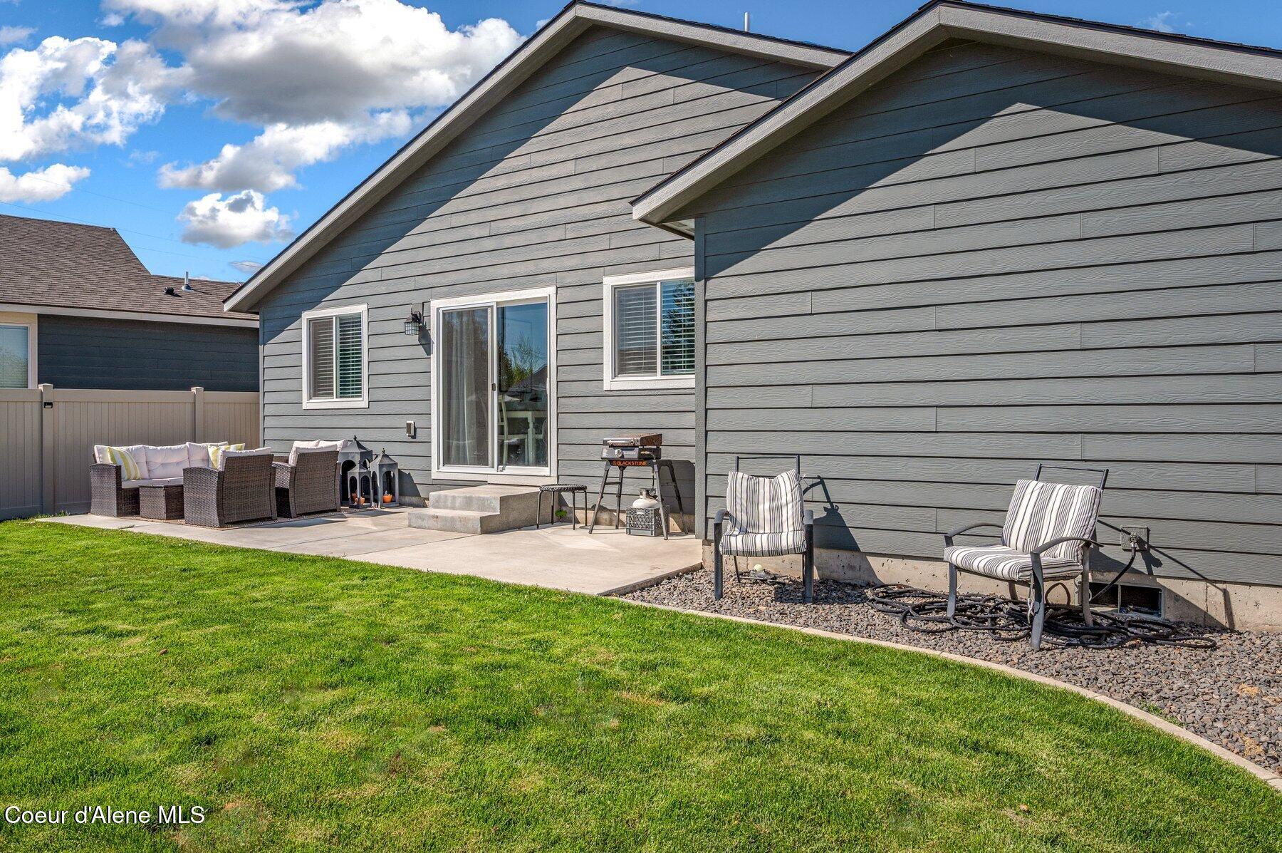 892 E Allenby Ct