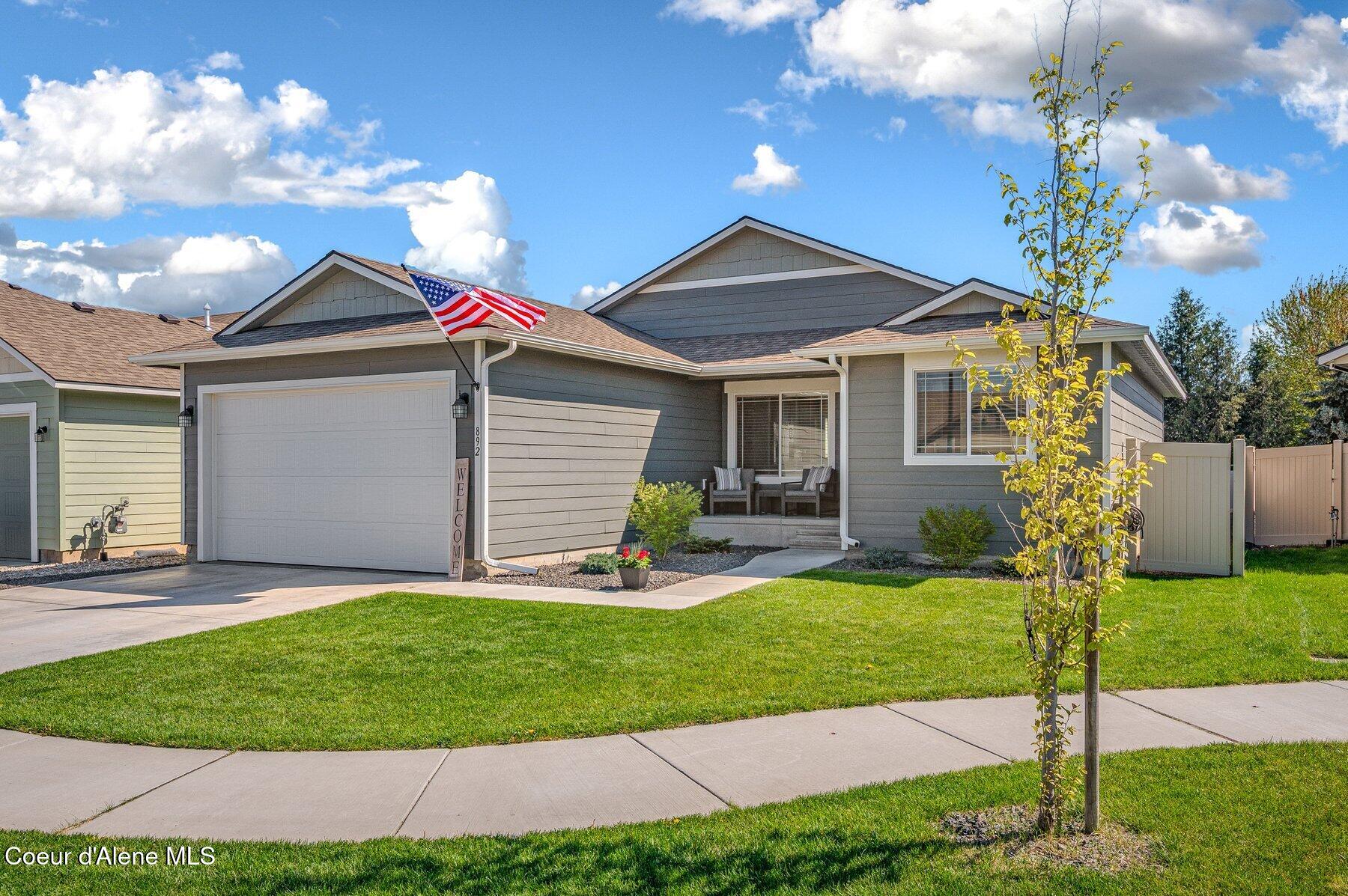 892 E Allenby Ct