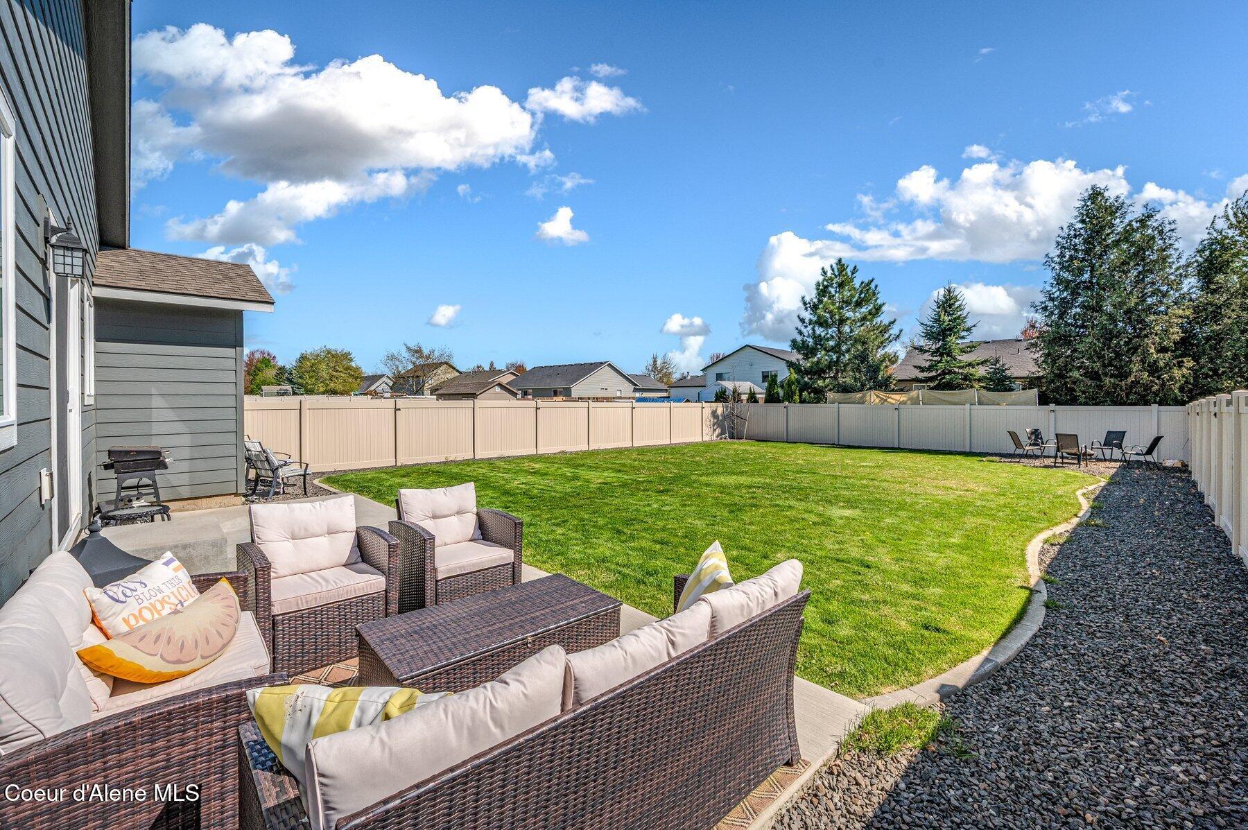 892 E Allenby Ct