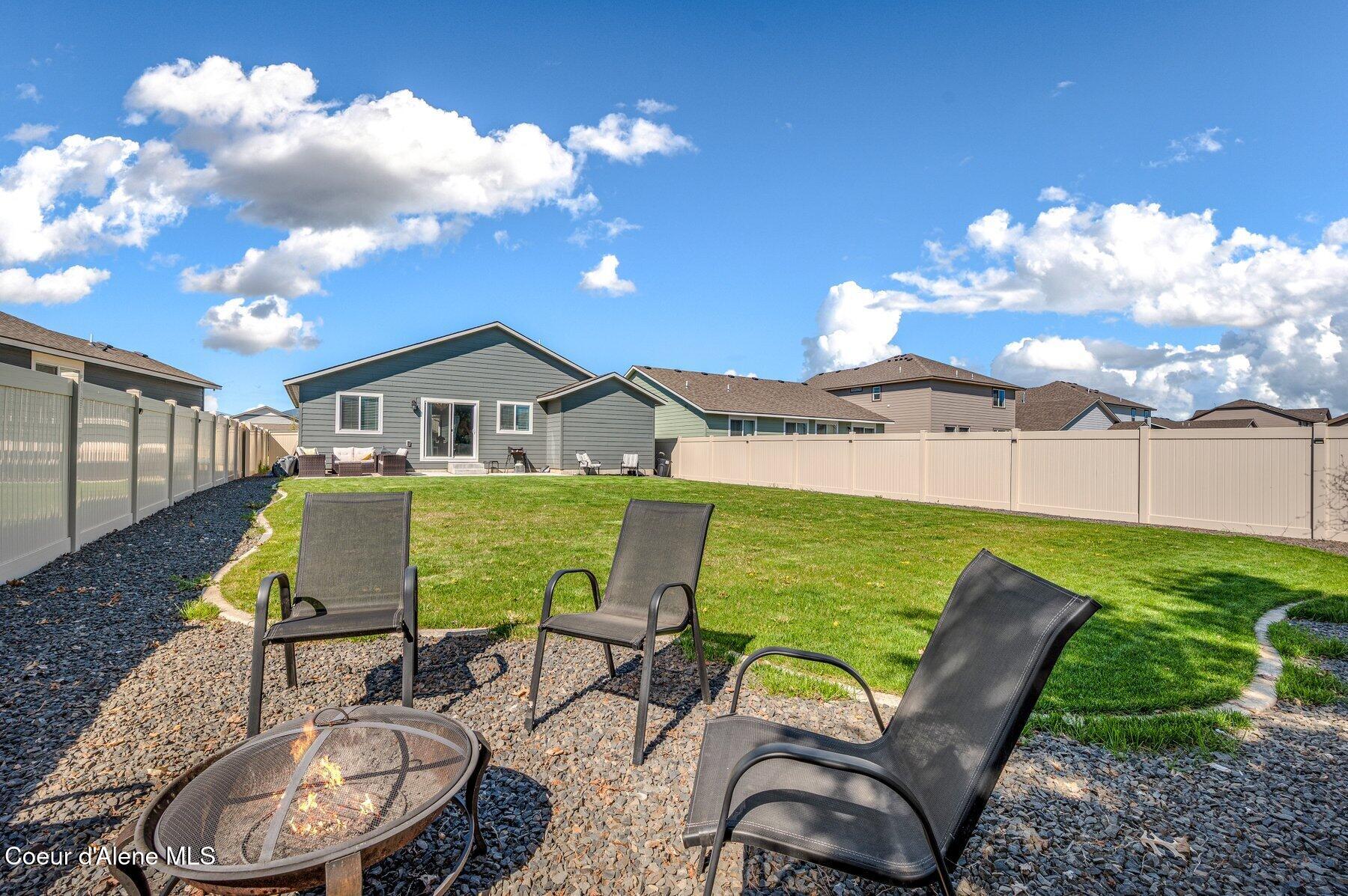 892 E Allenby Ct