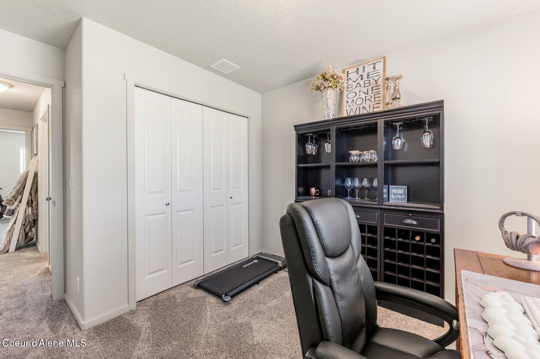 892 E Allenby Ct