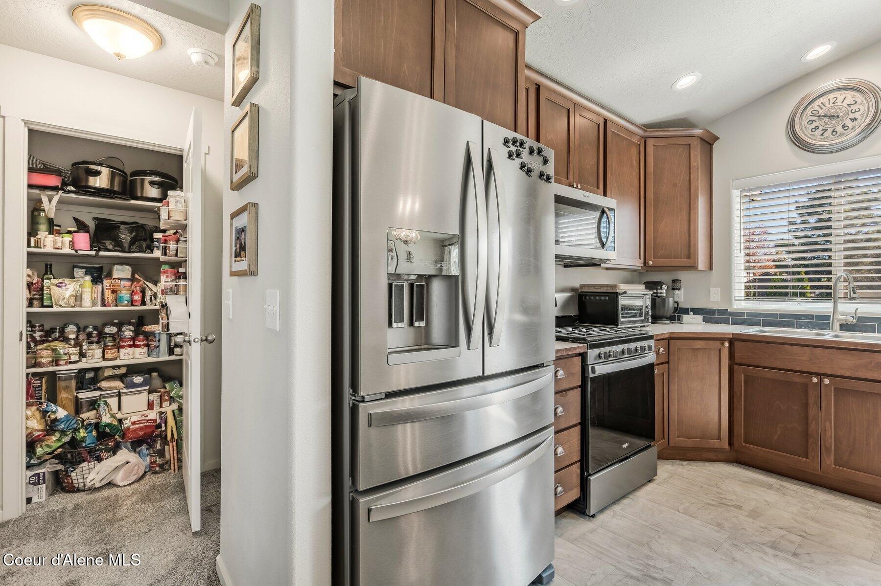 892 E Allenby Ct