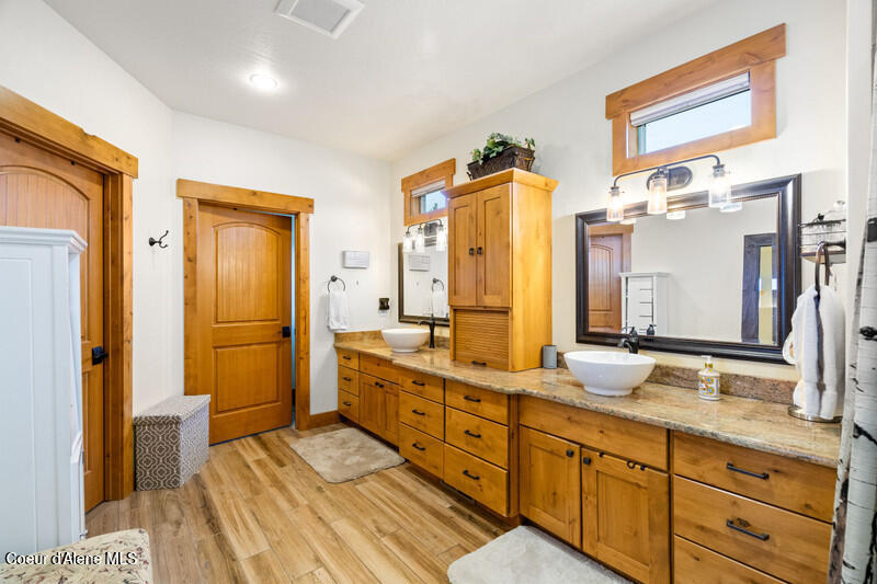 1819 E Misty Meadows CT