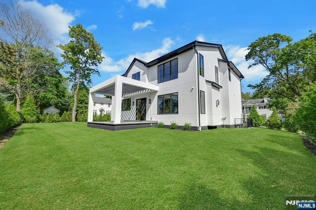 32 Highland Avenue