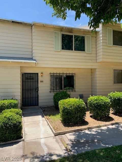 5000 LARKSPUR Street