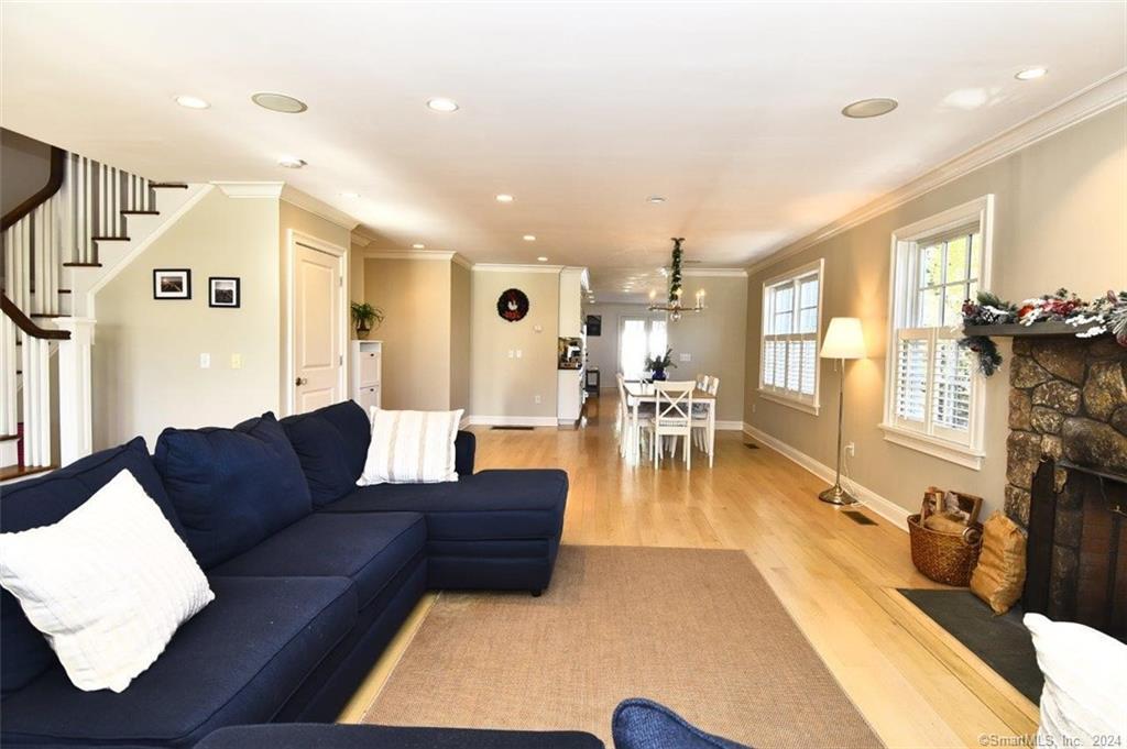 4 Compo Hill Avenue