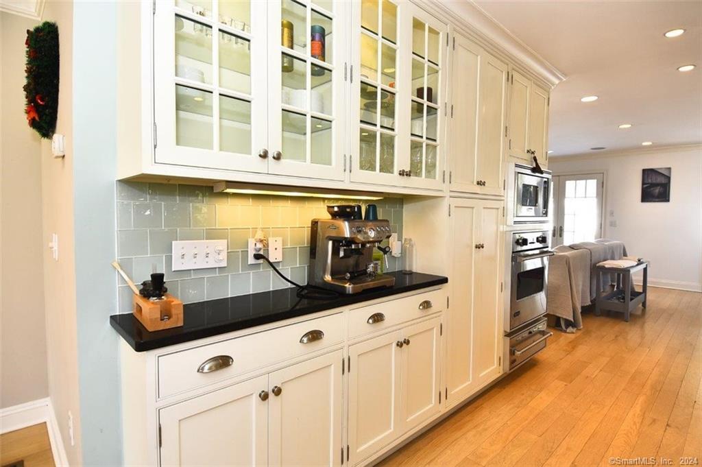 4 Compo Hill Avenue