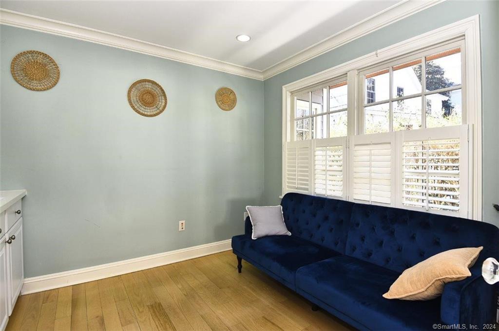 4 Compo Hill Avenue