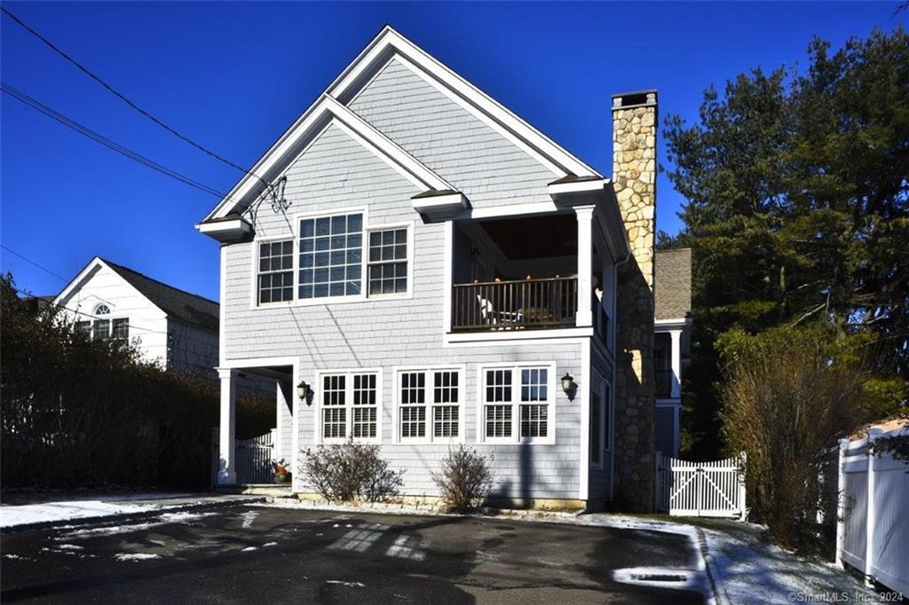 4 Compo Hill Avenue