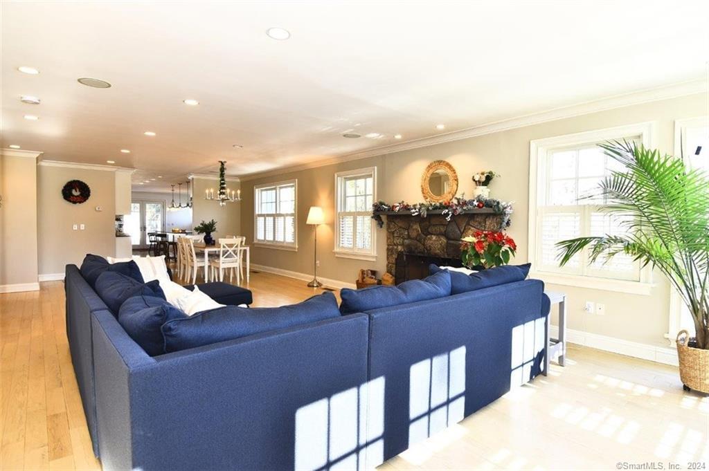 4 Compo Hill Avenue