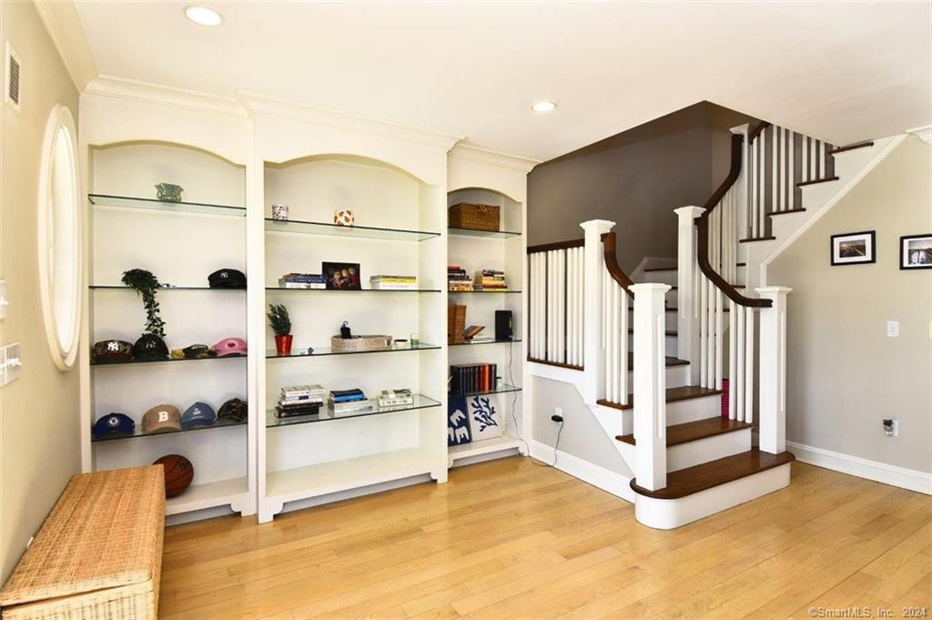 4 Compo Hill Avenue