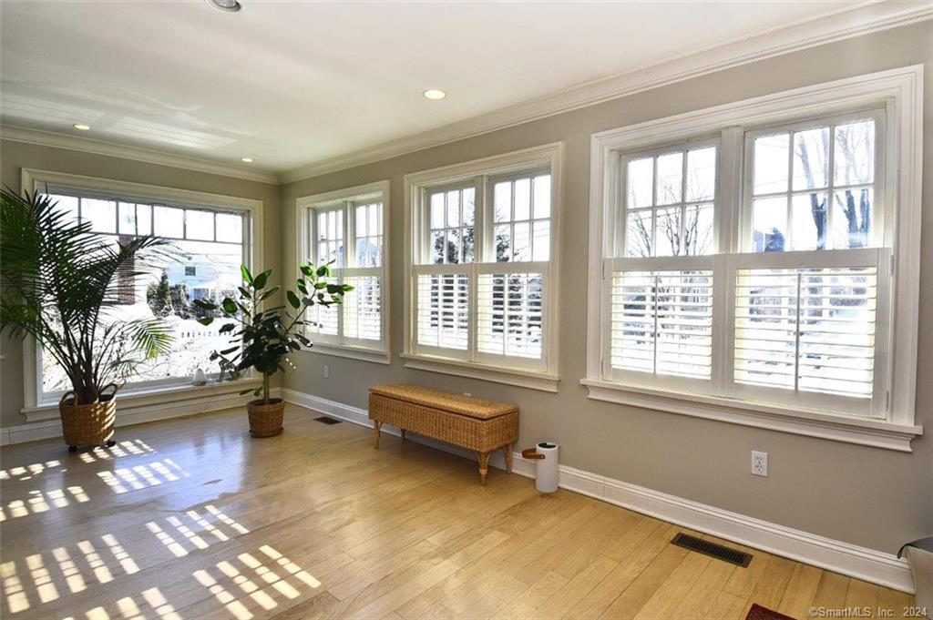 4 Compo Hill Avenue