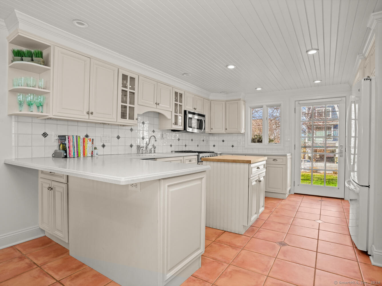 1141 Fairfield Beach Road