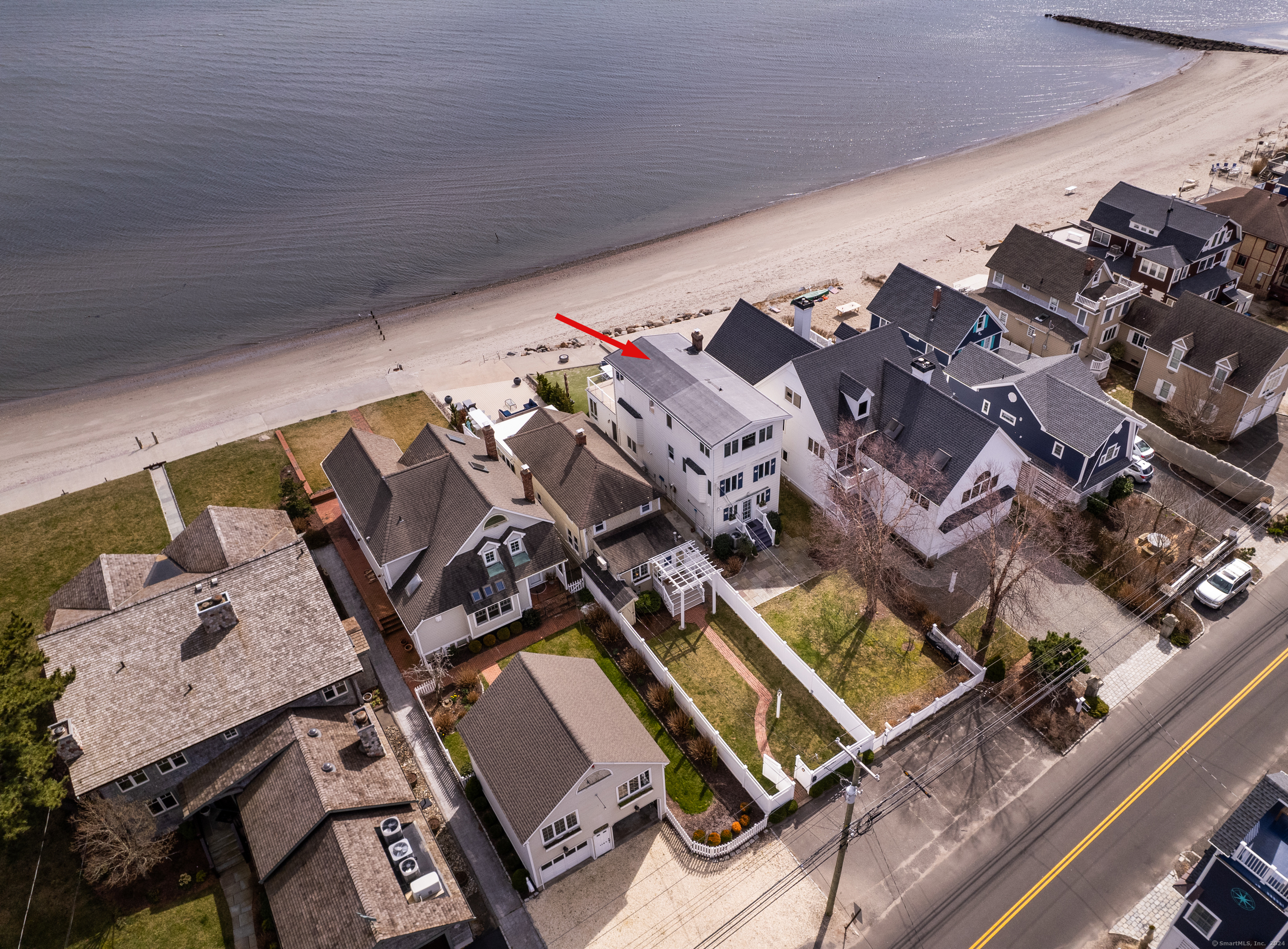 1141 Fairfield Beach Road