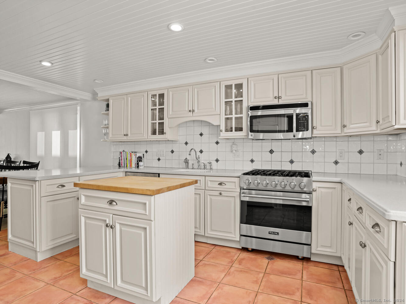 1141 Fairfield Beach Road