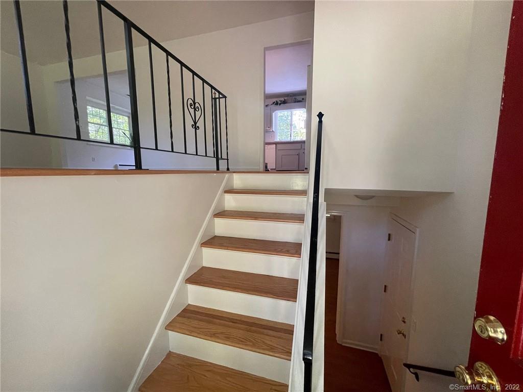 8 Heathwood Lane