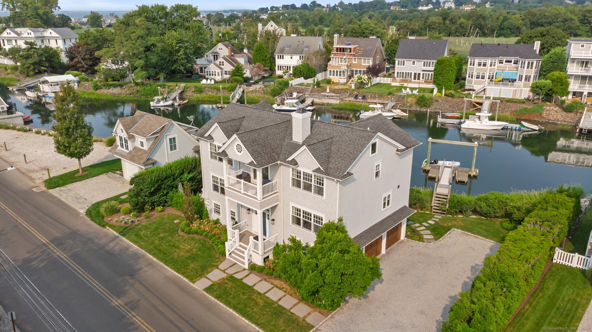 1810 Fairfield Beach Road