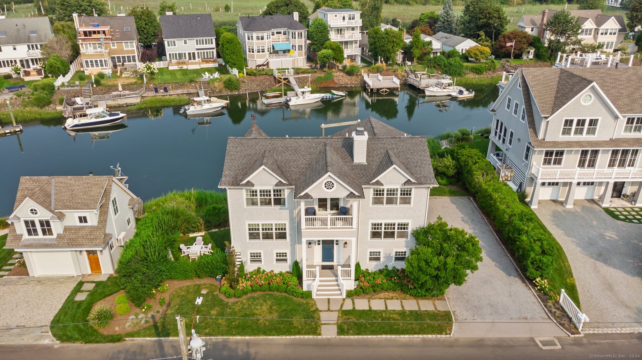 1810 Fairfield Beach Road
