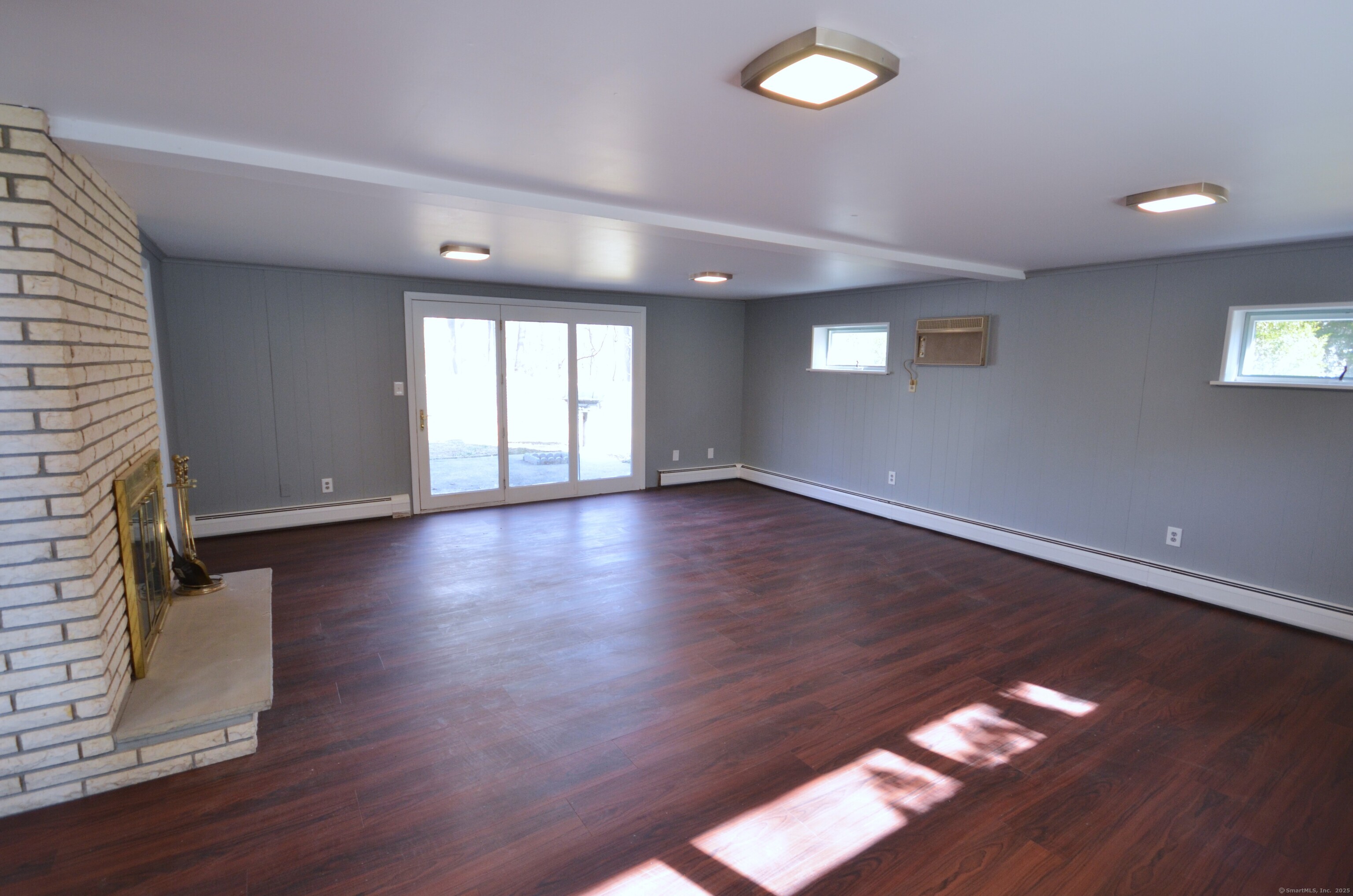 442 Surrey Lane