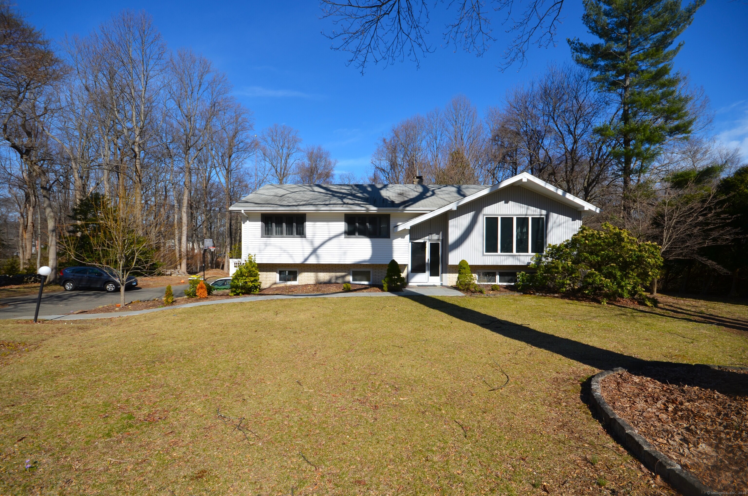 442 Surrey Lane