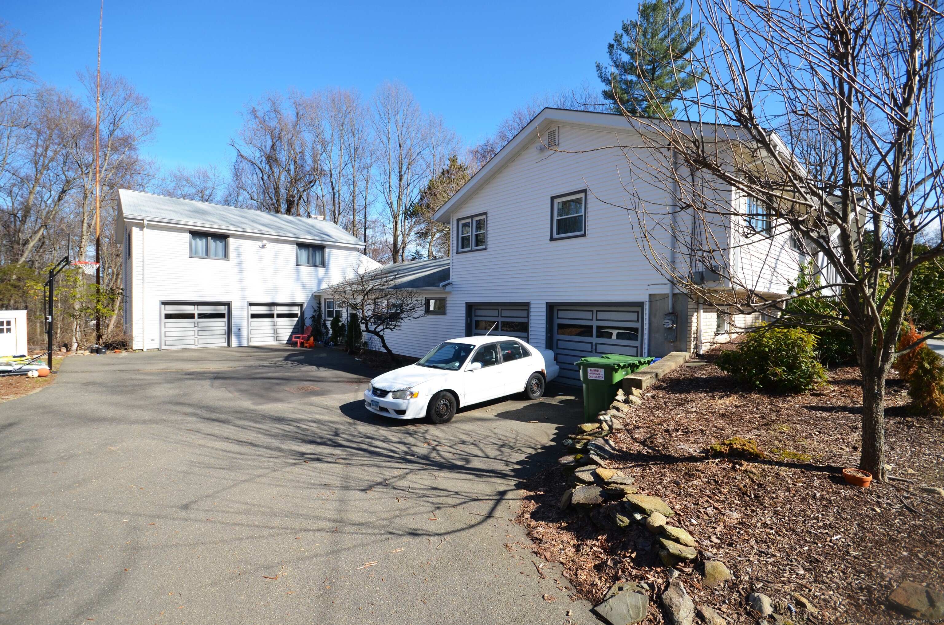 442 Surrey Lane