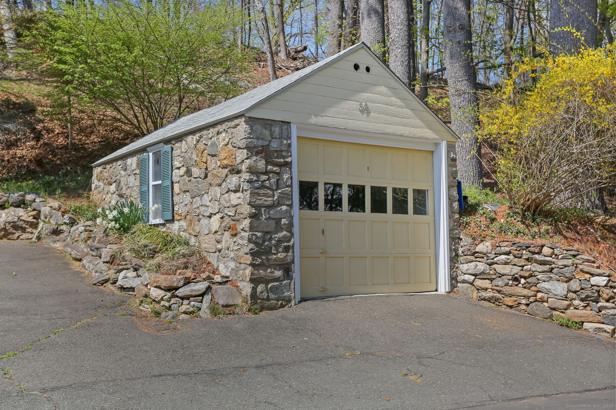 32 Valley Road