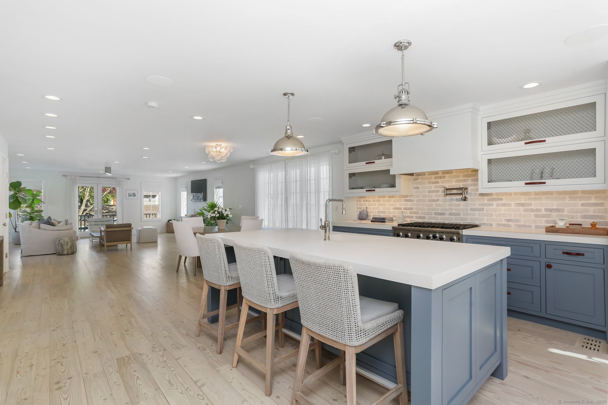 5 Compo Hill Avenue