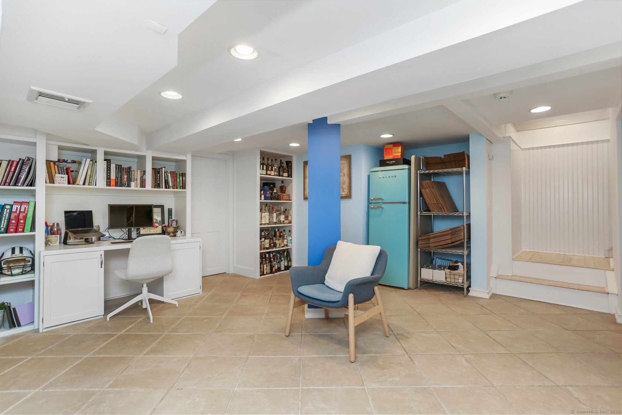 5 Compo Hill Avenue