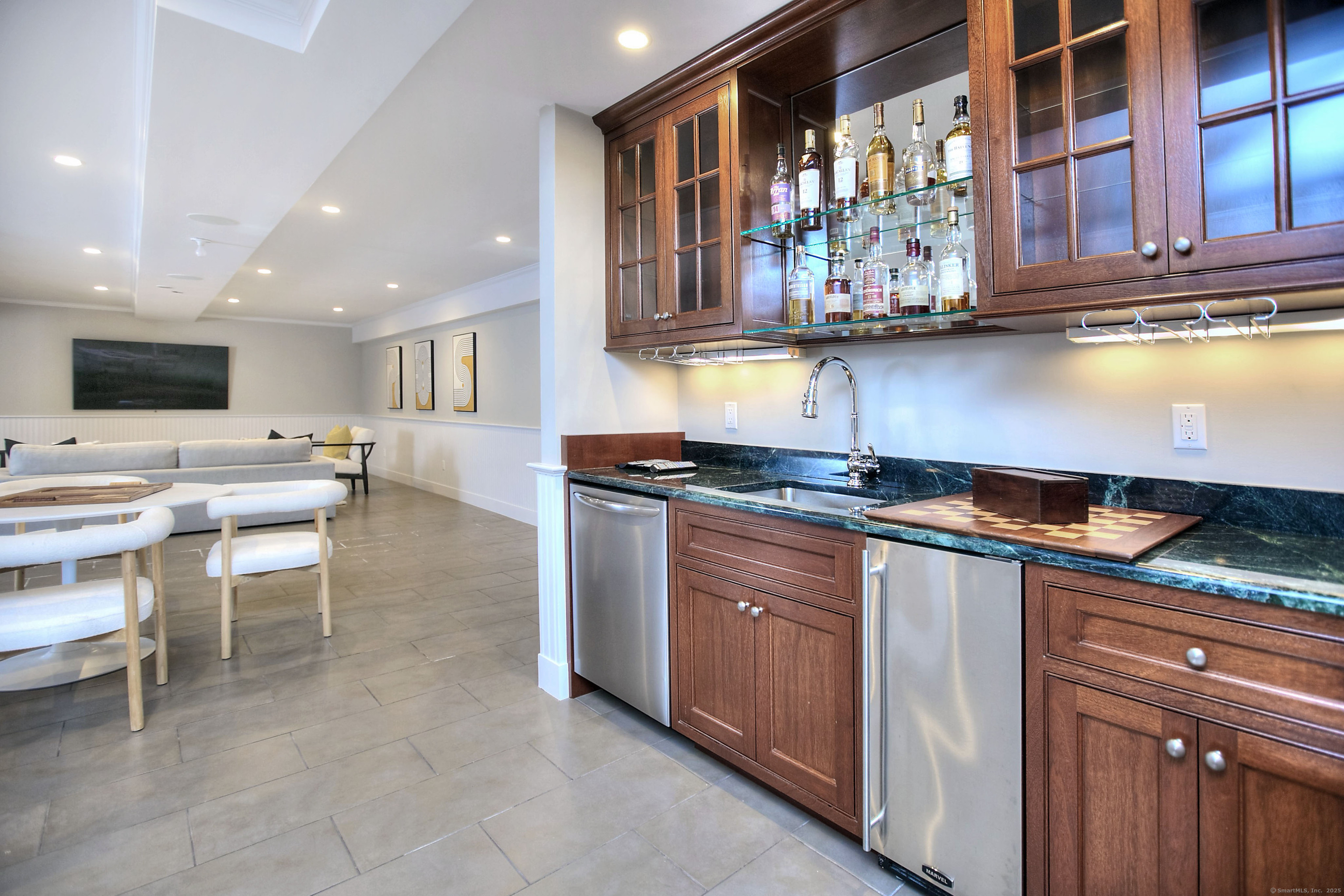 14 Mayflower Parkway
