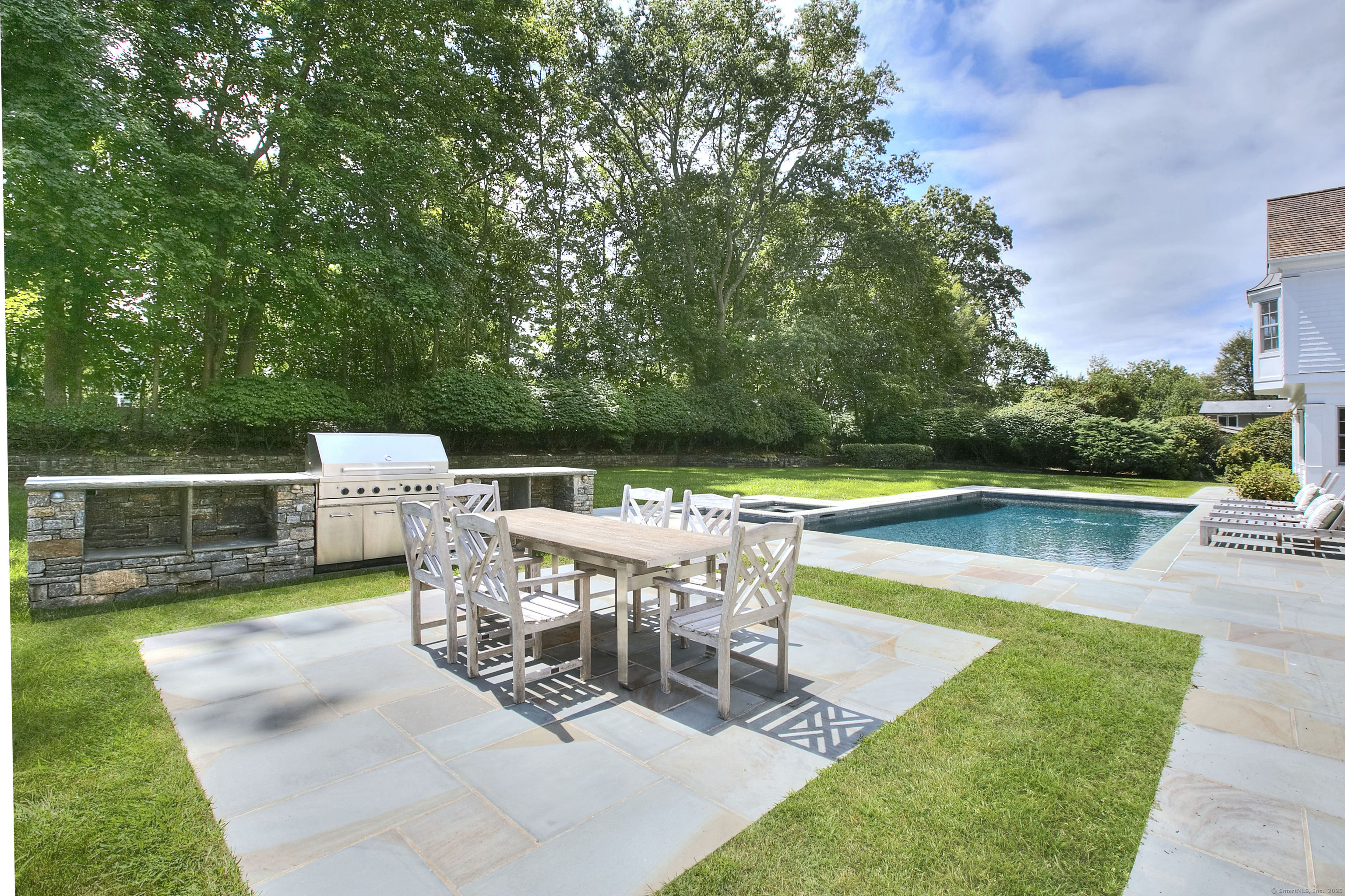 14 Mayflower Parkway