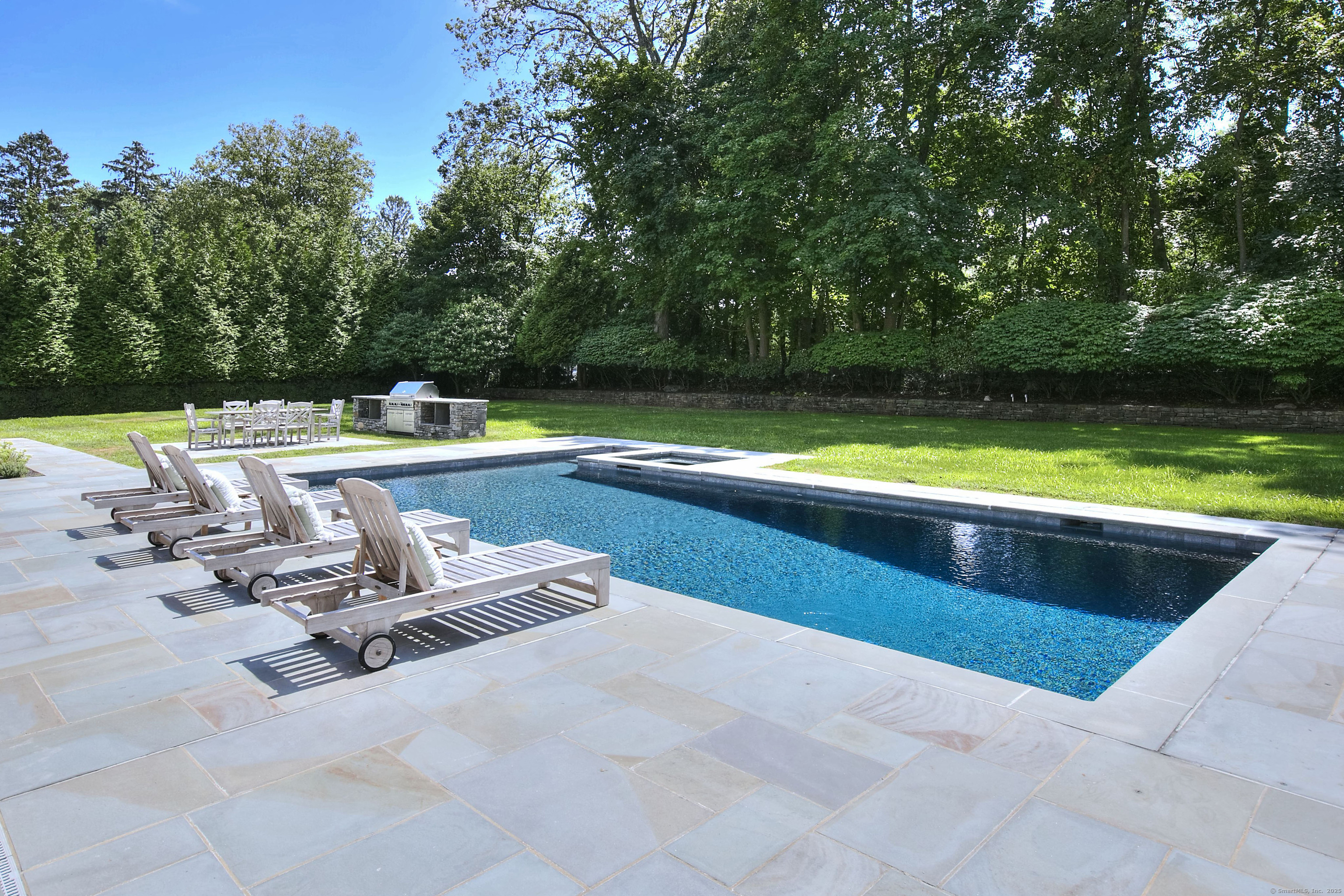 14 Mayflower Parkway