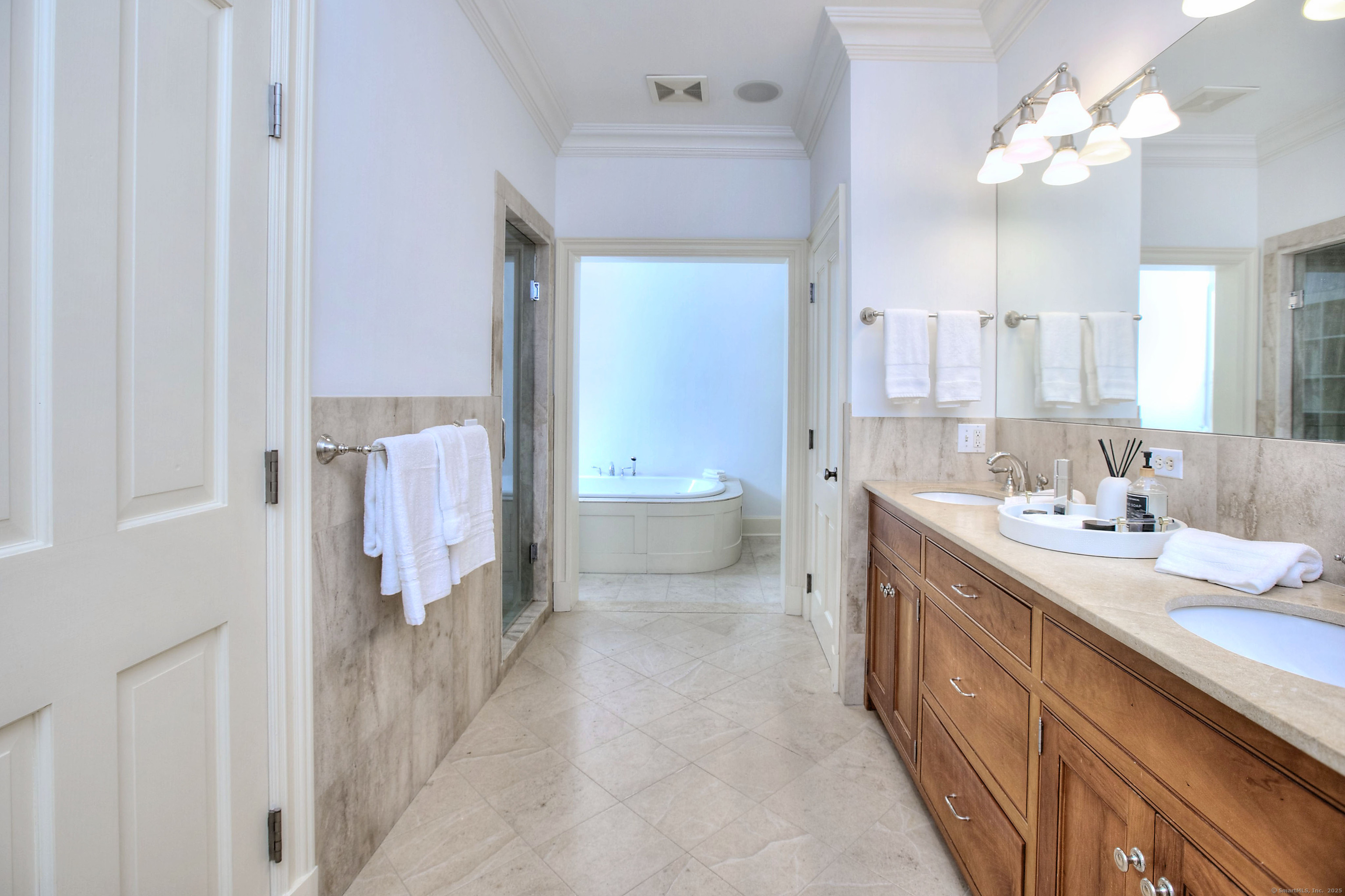 14 Mayflower Parkway