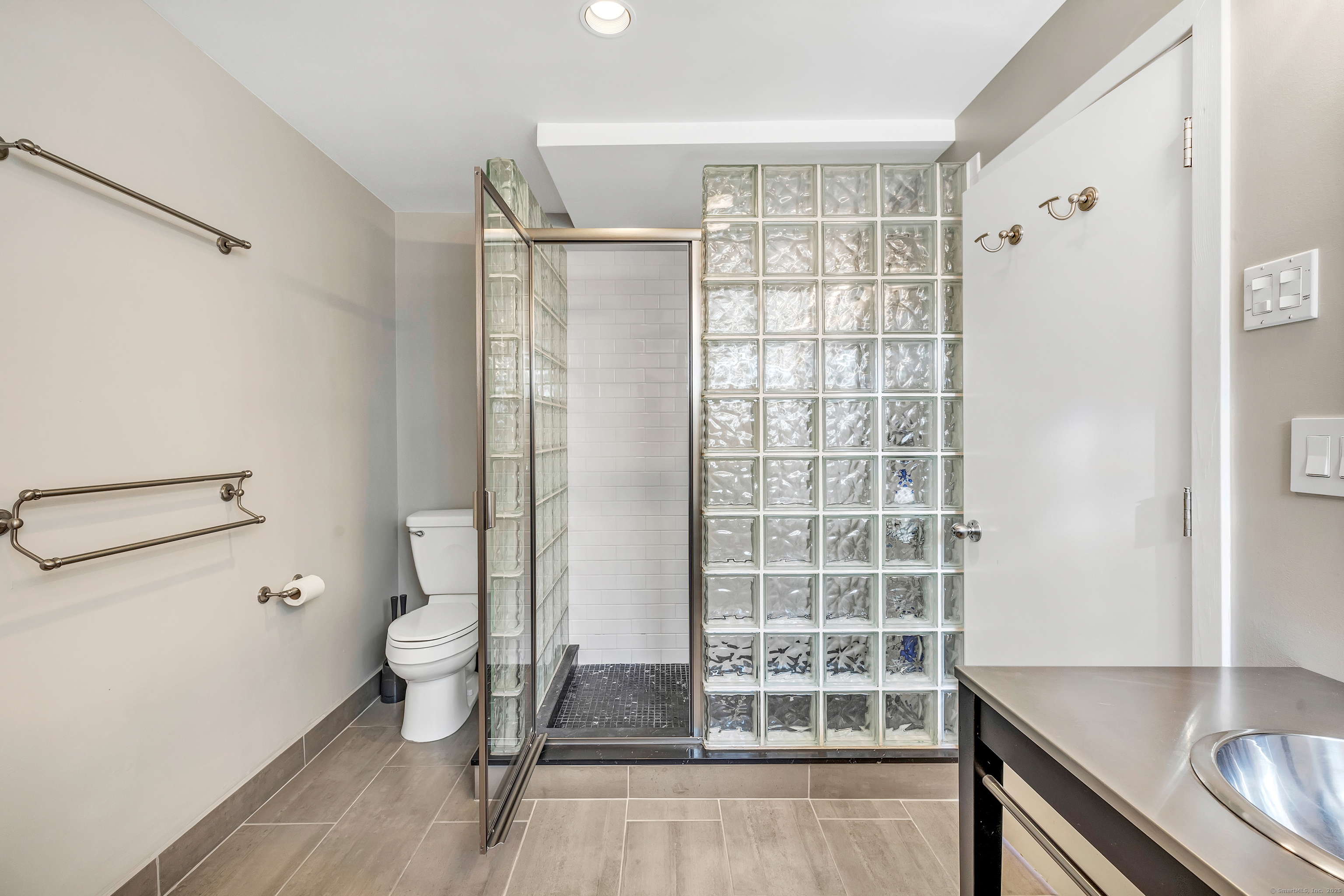 26 Cove Avenue 2D