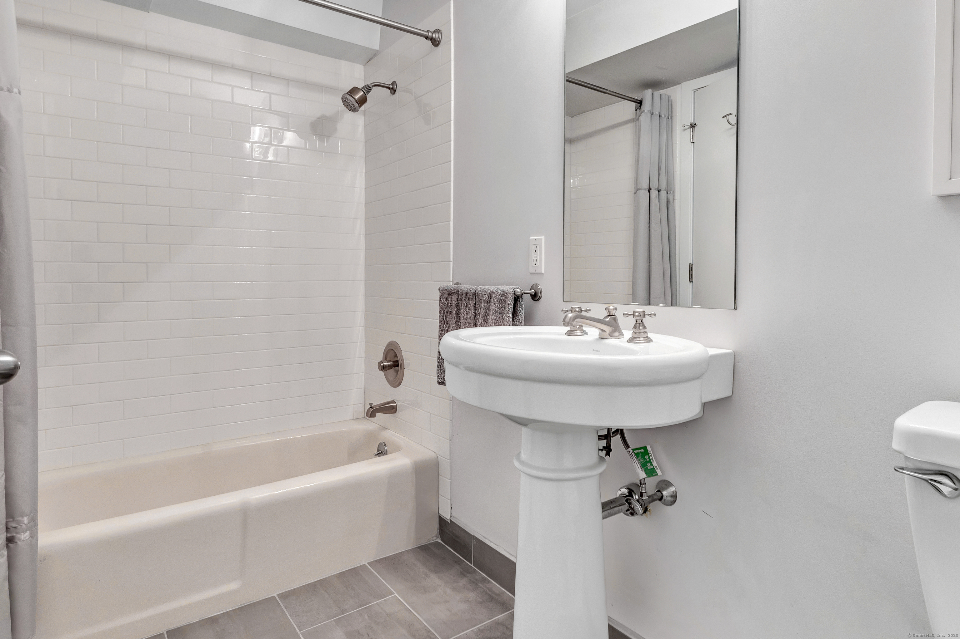 26 Cove Avenue 2D