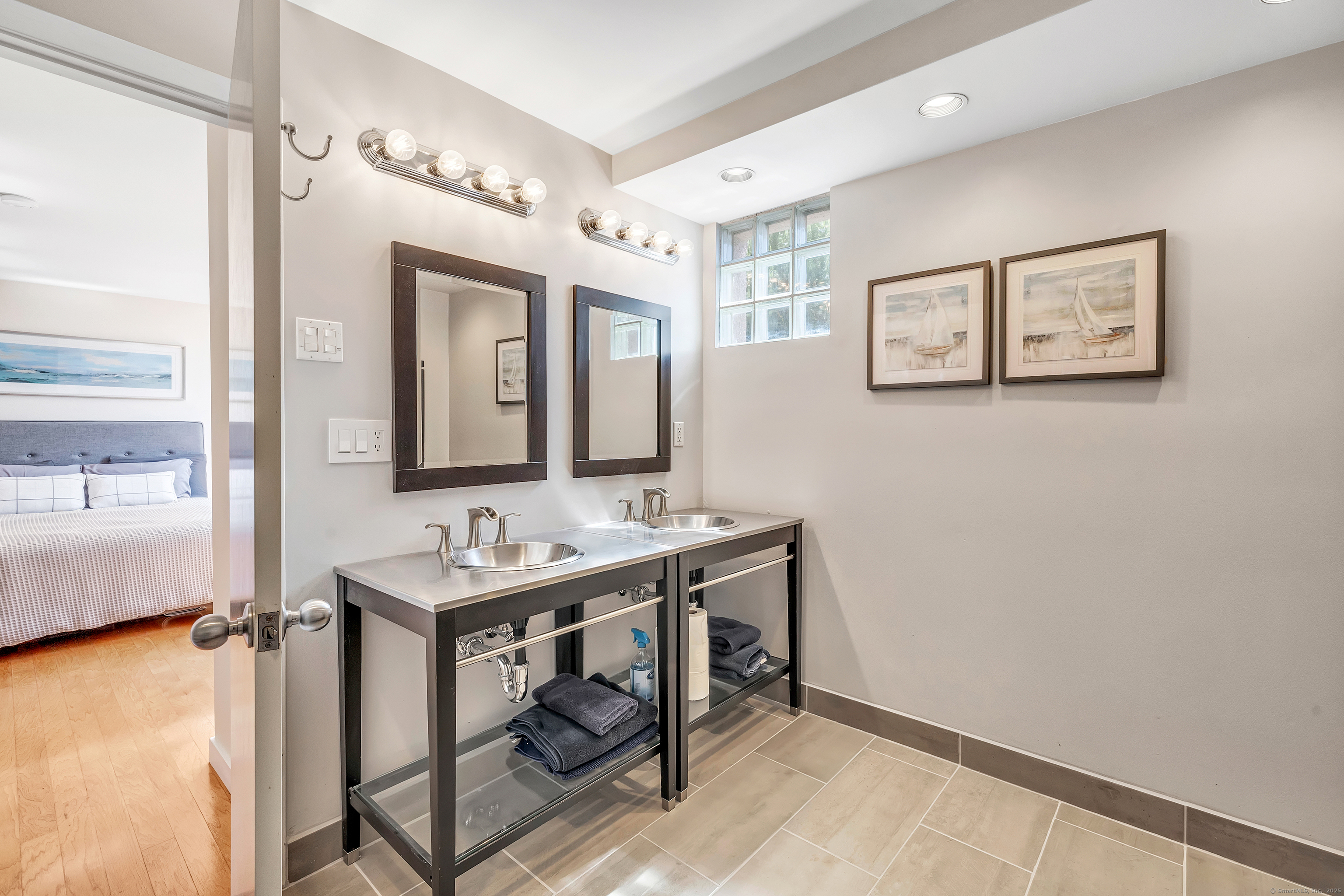 26 Cove Avenue 2D