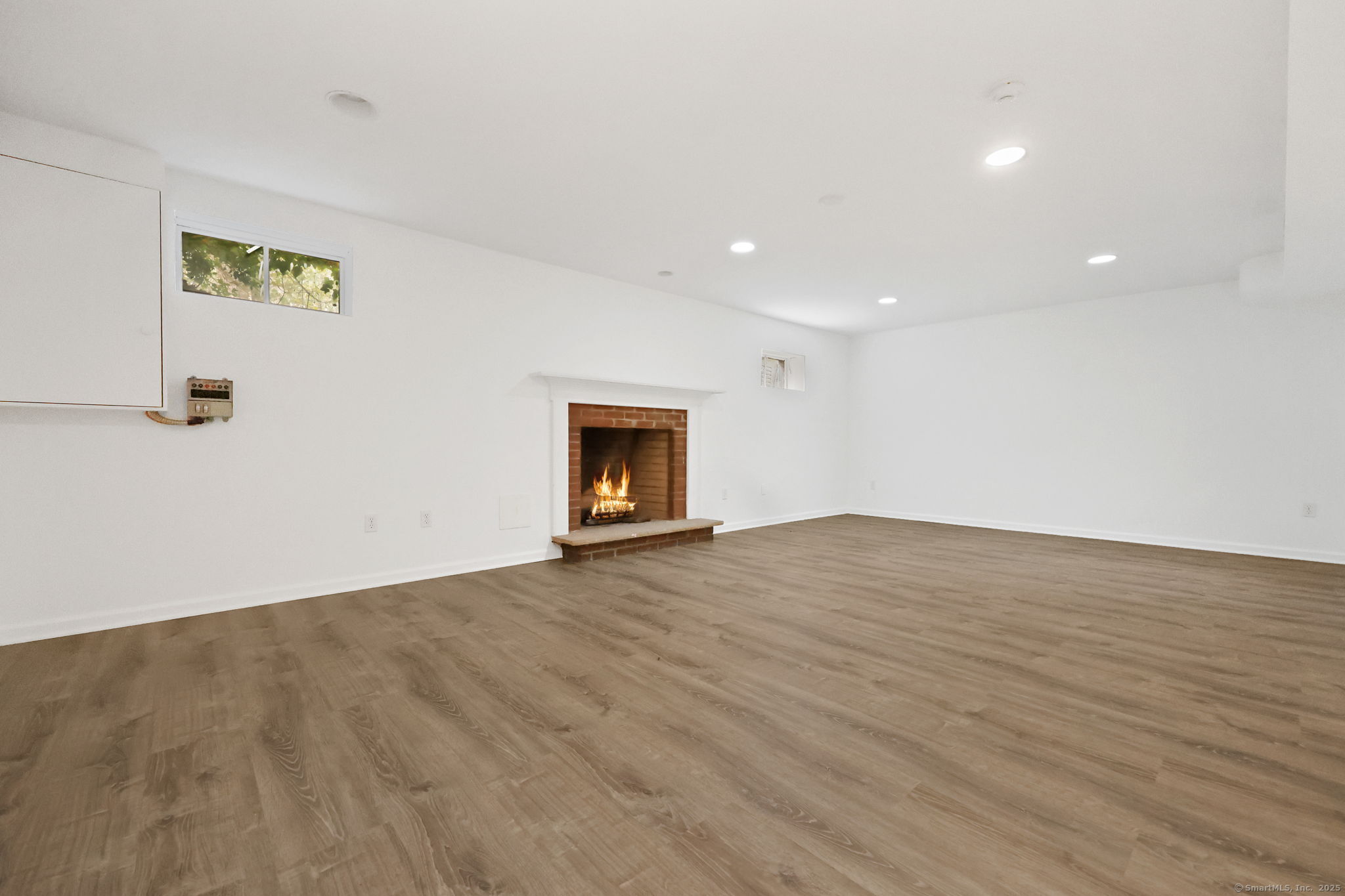 8 Ferry Lane East