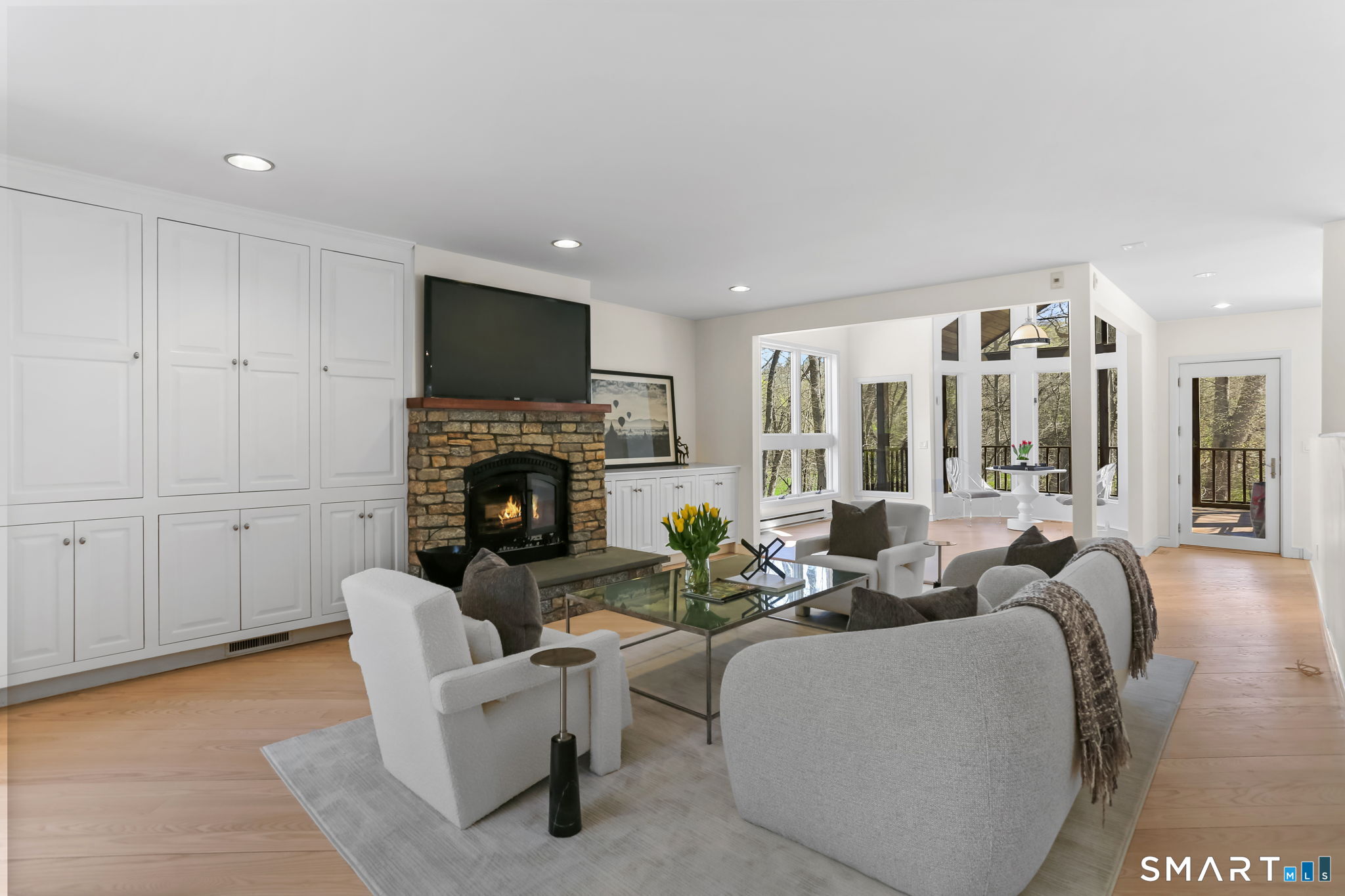 32 Buttonball Lane