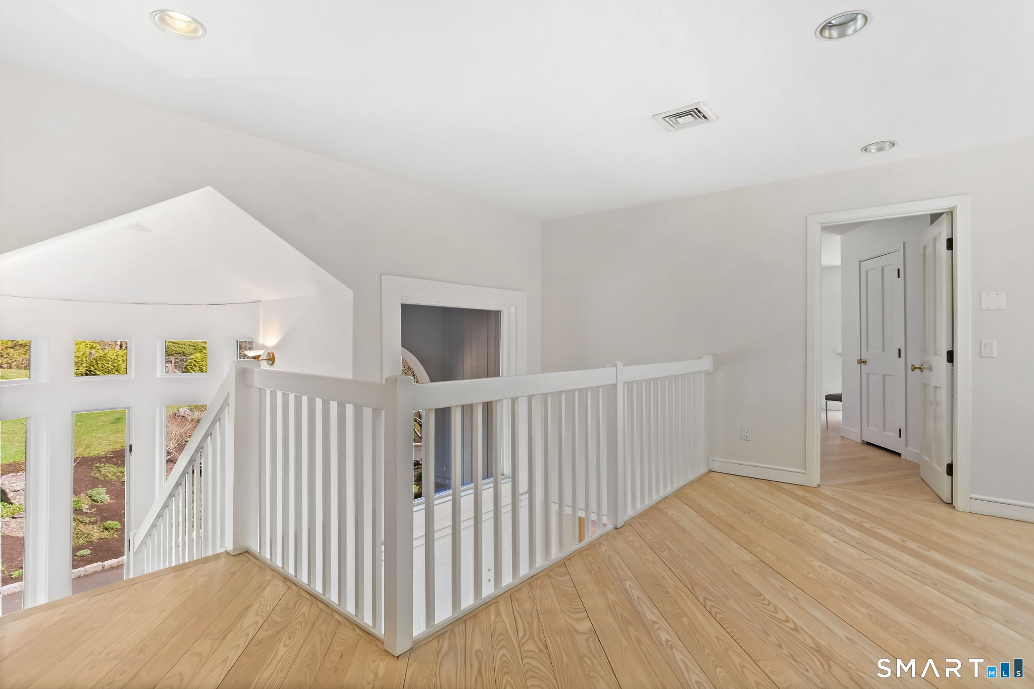 32 Buttonball Lane